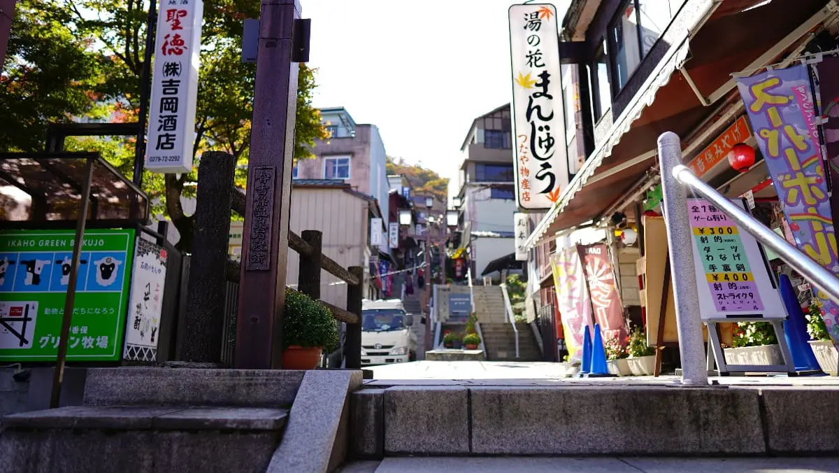 群馬】秋の「伊香保温泉」へ大人の日帰り旅！王道観光スポットと手打ち蕎麦を堪能 | らくらく湯旅