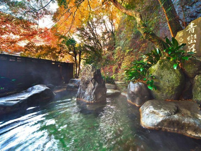 【湯河原温泉】「五所神社」と「万葉公園」文学と自然に触れる名湯散歩｜日帰り温泉ガイド2025年版 | らくらく湯旅
